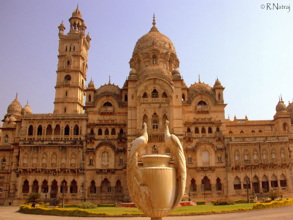 लक्ष्मी विलास पैलेस