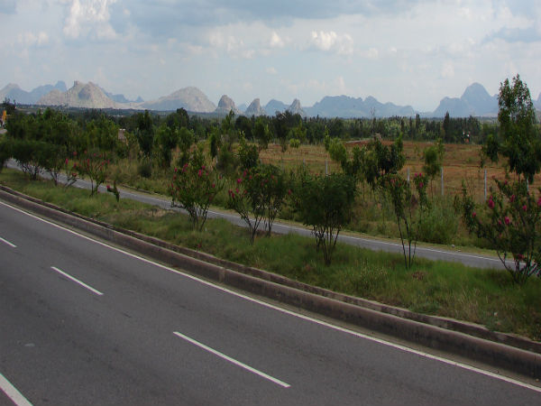 सड़क मार्ग द्वारा 