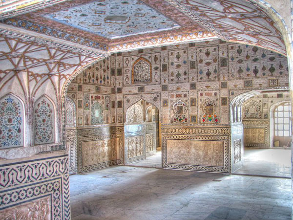 शीश महल की नक्काशियां 