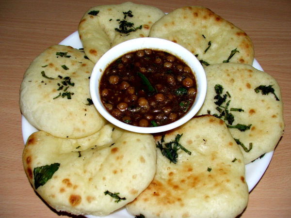 छोले कुलचे 