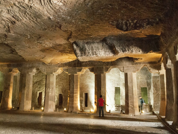 अजंता की गुफाओं की खुदाई का कार्य