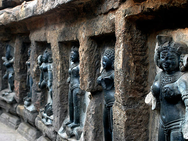 चौसठ योगिनी मंदिर पहुँचें कैसे?