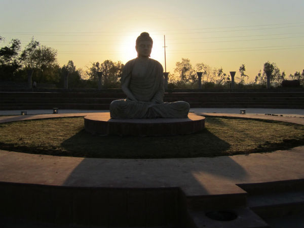 रास्तों में बने रॉउंडबाउट्स