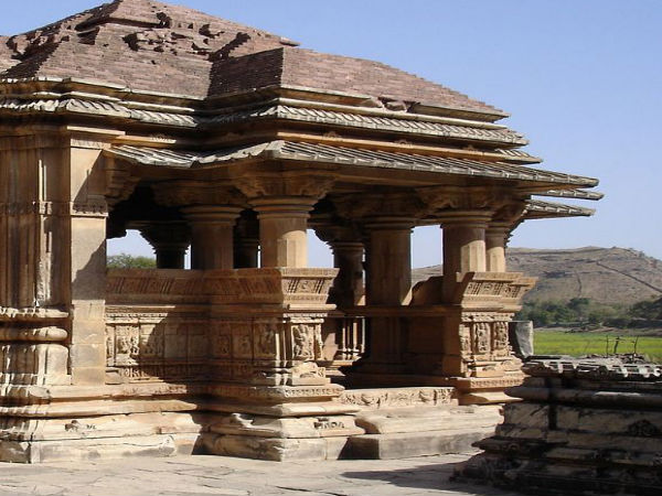 सहस्त्र-बहु मंदिर 