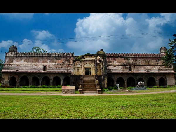 बाज़ बहादुर का महल 