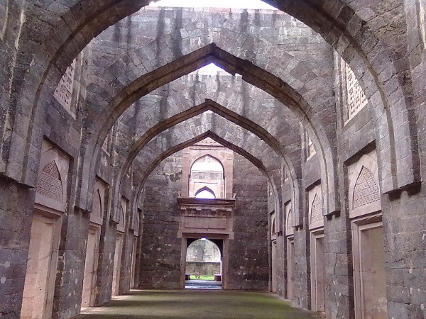 हिंडोला महल