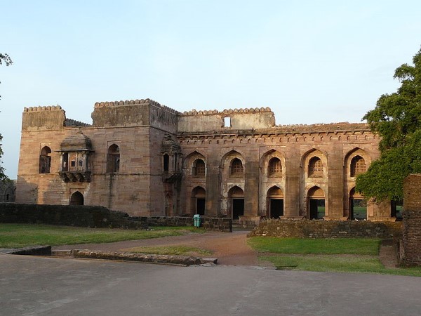 हिंडोला महल