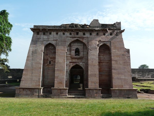 हिंडोला महल