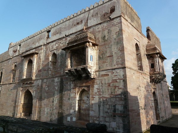 हिंडोला महल