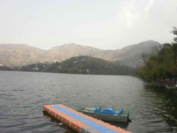 नौकुचियाताल 