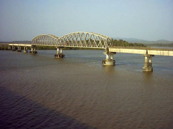 कोंकण रेलवे (रत्नागिरी-मडगांव-होंनावर-मैंगलोर)