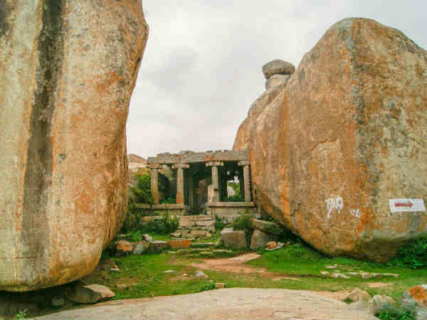 Road Trip From Bangalore To Avani Betta Read more at: https://www.nativeplanet.com/travel-guide/road-trip-from-bangalore-to-avani-betta-003196.html