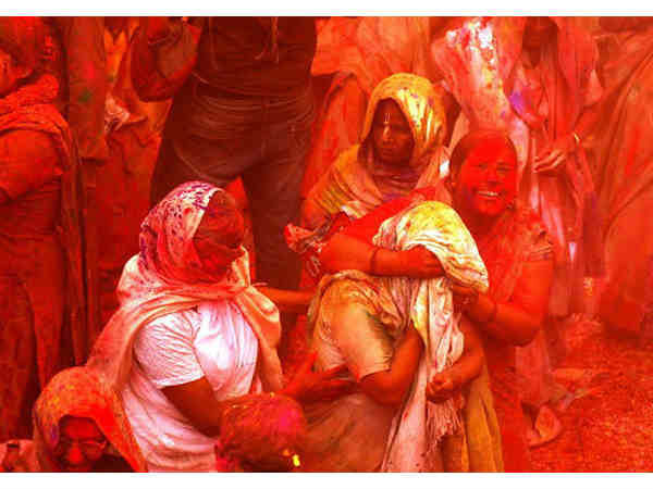 विधवाओं की होली 