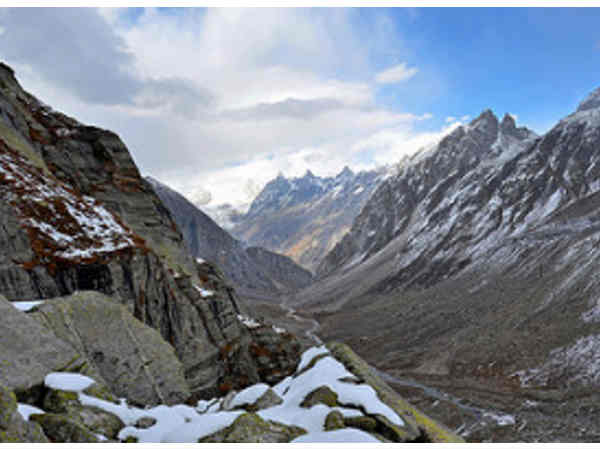 ट्रेकिंग के दौरान साथ में क्या चीजें ले जाएँ 