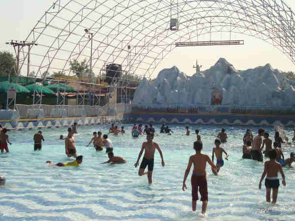 फन एंड फ़ूड विलेज 