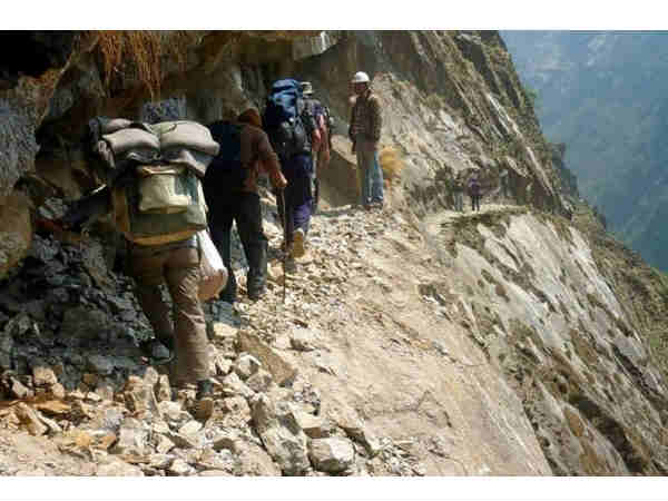 पहला दिन- काठगोदाम - पिथौरागढ़ - धारचुला (265 किमी / 8-9 बजे)