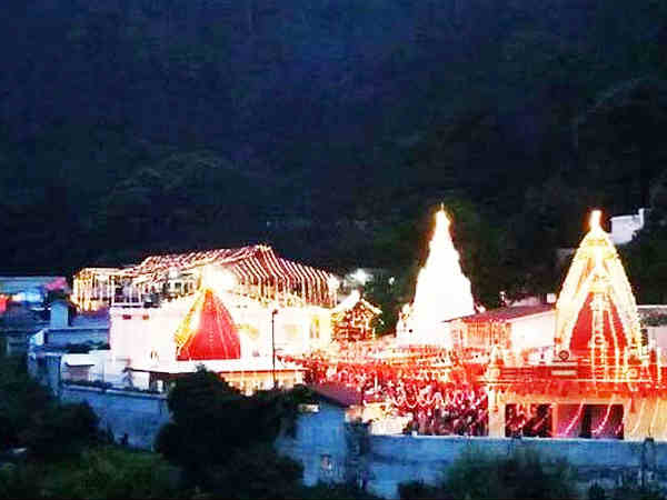 कहां स्थित है?