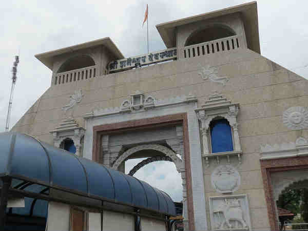 बिना दरवाजों का गांव शनि शिंगणापुर, महाराष्ट्र 