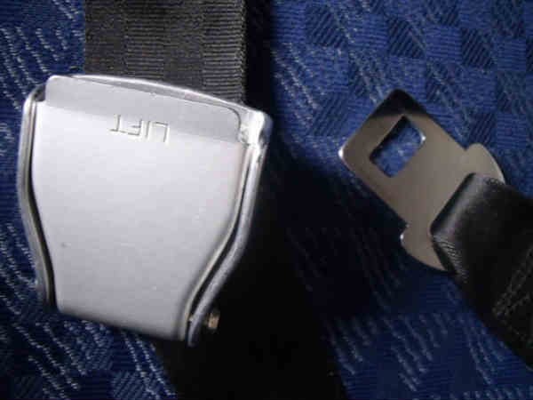 सीट बेल्ट लगाना ना भूले 