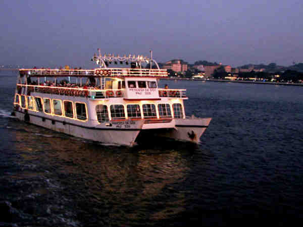 मंडोवी नदी क्रूज