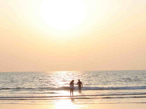 शांत और एकांत से भरे समुन्दर के किनारे