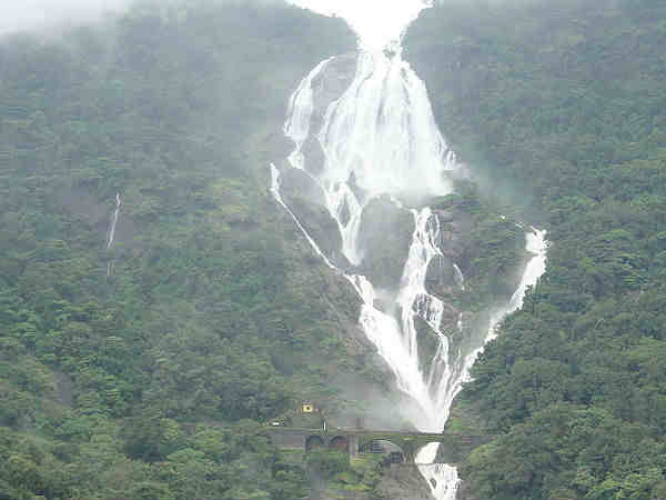 दूधसागर फॉल्स 