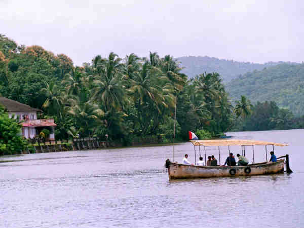 बीच किनारे टहले 