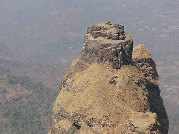 किसने बनवाया था किला 