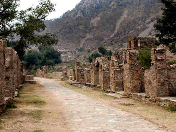 कैसे पहुंचे भानगढ़ 