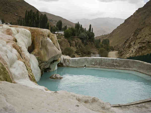 नेचुरल स्पॉ