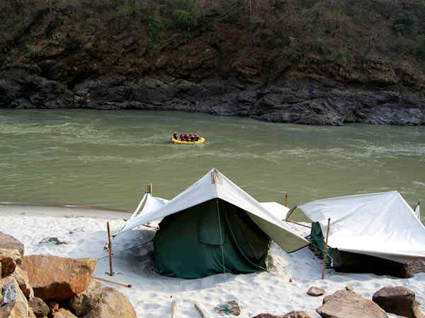ऋषिकेश में राफ्टिंग 
