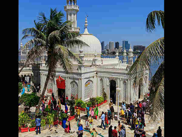 तैरता रहा ताबूत