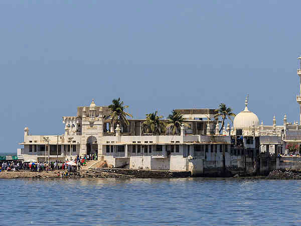 1431 में बनीं दरगाह