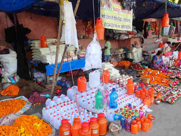 गंगा का पानी ले 