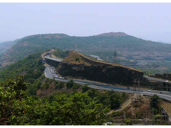 मुंबई-पुणे हाइवे 