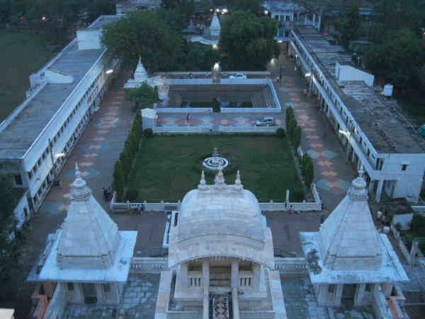 बिहारी जी का मंदिर 