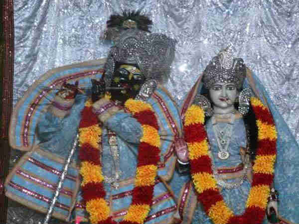  पागल बाबा मंदिर 