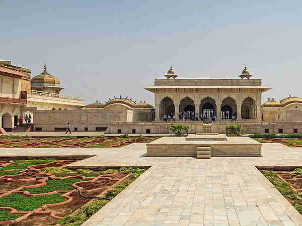 कोस-कोस पे बदले पानी, ढ़ाई कोस पे वाणी