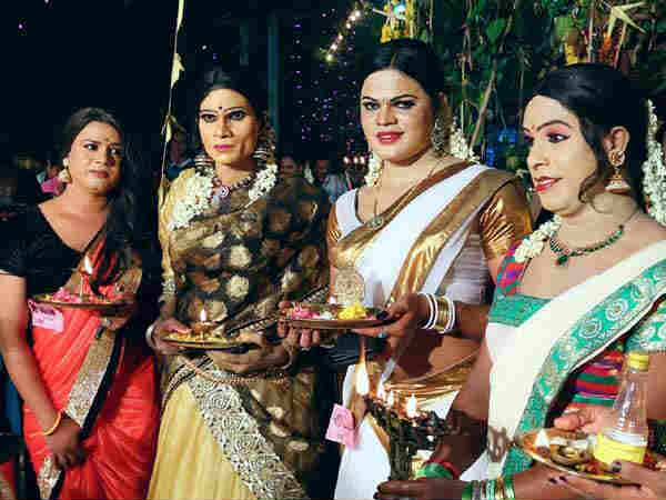 हजारों की संख्या में आते हैं पुरुष श्रद्घालू