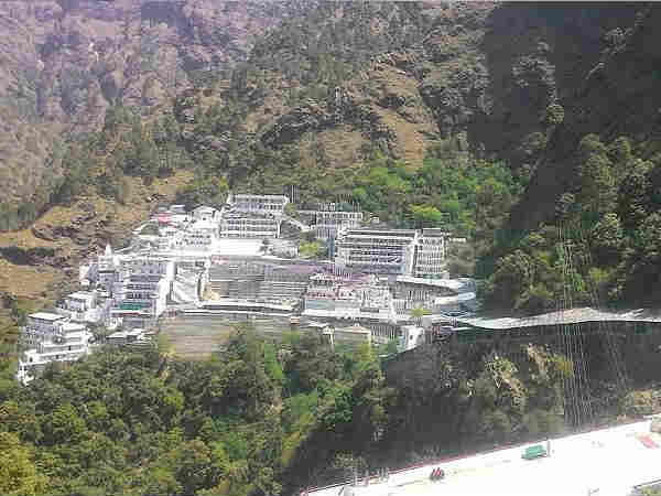 सह-तीर्थयात्रियों की भावनाओं को समझे