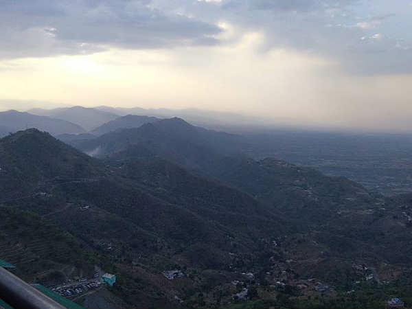  नैना देवी