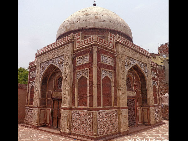 अत्गाह खान का मकबरा 