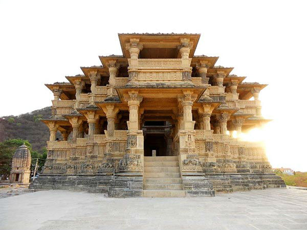 नवलखा मंदिर