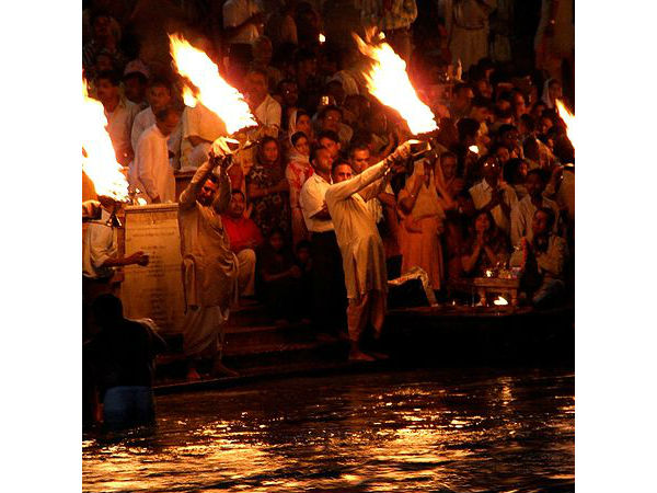 कैसे गंगा आरती में भाग ले?