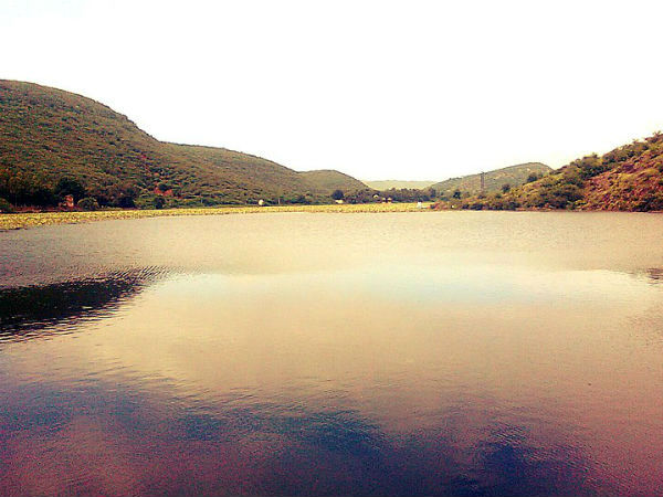 नवल सागर झील