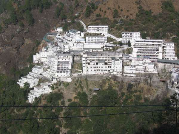  वैष्णो देवी मंदिर 