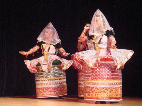 मणिपुर नृत्‍य प्रस्‍तुति देखें