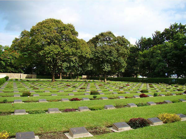 इंफाल युद्ध कब्रिस्तान भी देखें