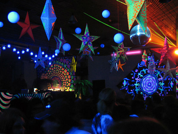 लोगो से बचे 