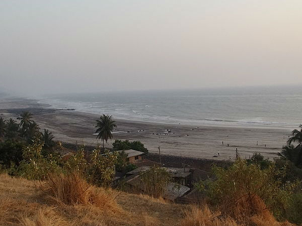 डपोली बीच 